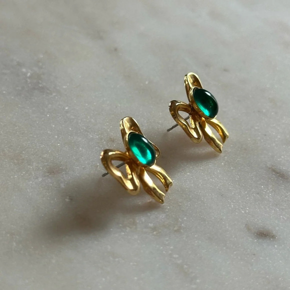 Vintage Gold Tone Bow Earrings Green Stone Coquette Dainty - Picture 2 of 7